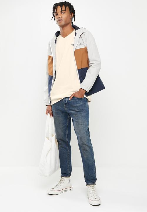 Cutty - Mens regular fit basic vneck t-shirt - stone