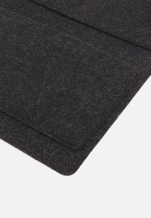 The Joinery - Hanging storage-black felt - natural leather