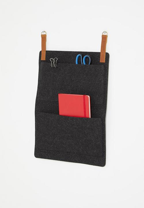 The Joinery - Hanging storage-black felt - natural leather
