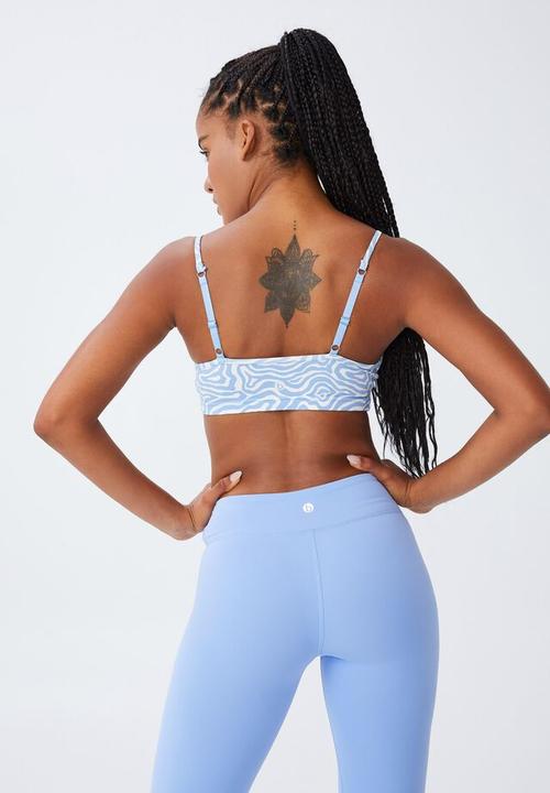 Cotton On - Lifestyle yoga crop - dense wave iced sky