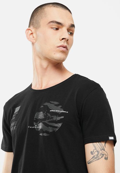 S.P.C.C - Britt regular fit scooped hem tee - black