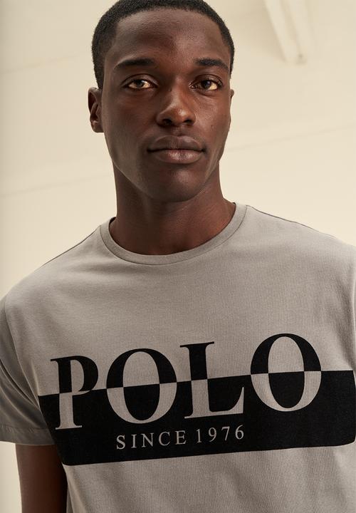 POLO - Soft Flock Logo short sleeve Tee - Charcoal