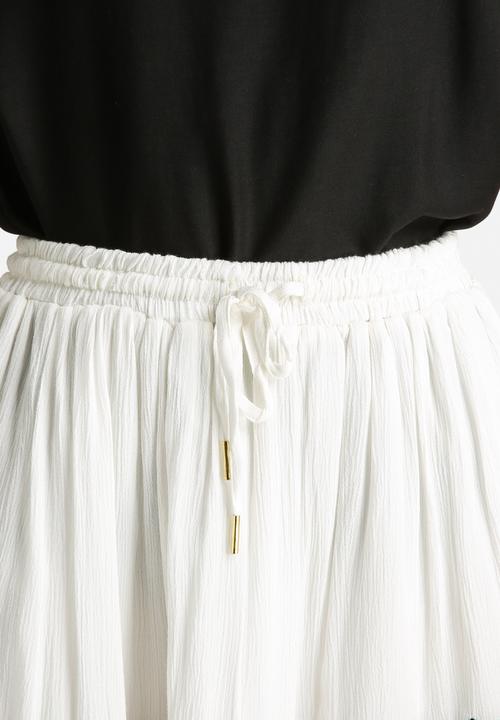 Vero Moda - Serina Embroidery Skirt