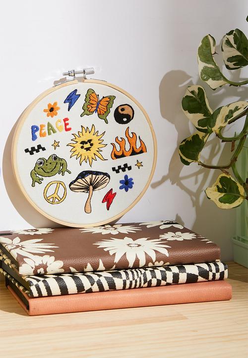 Typo - Diy embroidery kit - icons