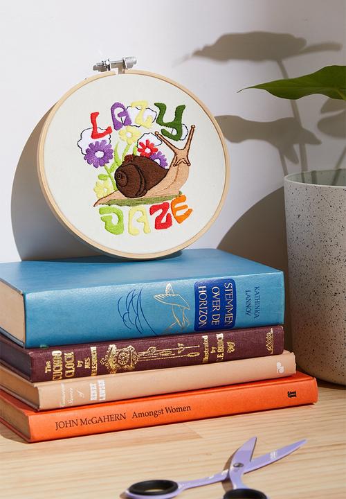 Typo - Diy embroidery kit - snail lazy daze