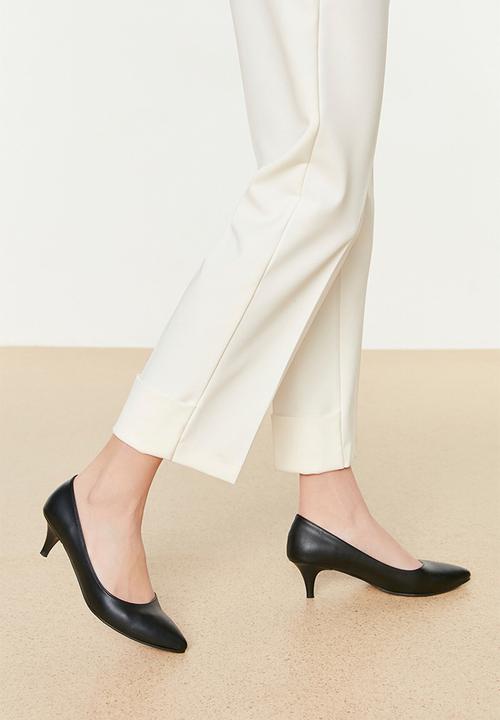 Trendyol - Kitten court heel - black
