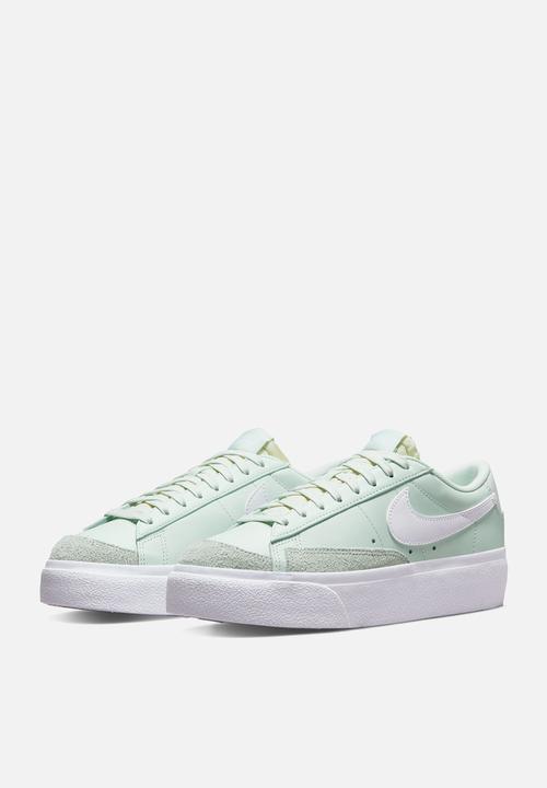 Nike - Blazer low platform - barely green/white/barely green