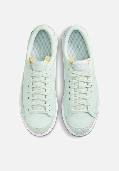Nike - Blazer low platform - barely green/white/barely green