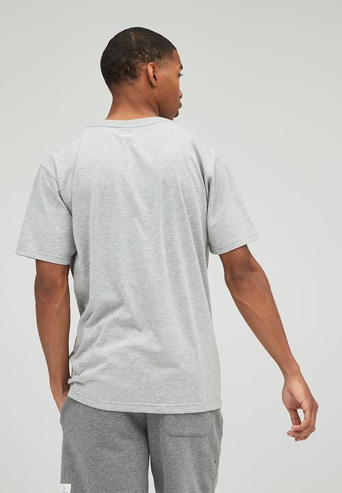 New Balance  - NB Essentials New Balance Short Sleeve Tee- Athletic Grey