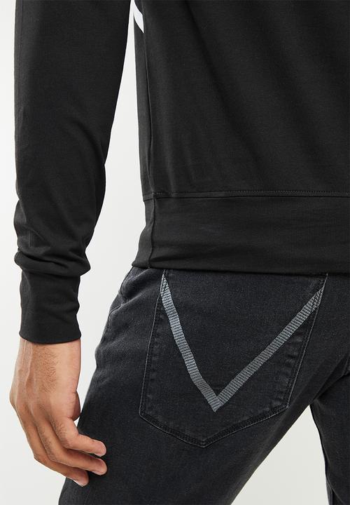 Valenta - Stretch long sleeve reverse v tee - black