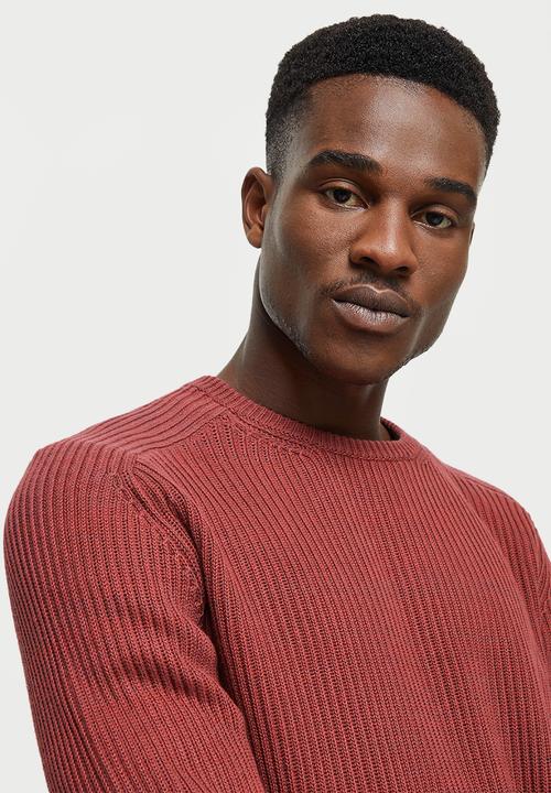 Lark & Crosse - Regular fit ribbed fisherman crew neck knit - burgundy