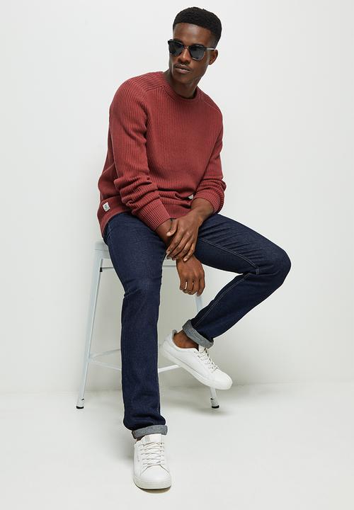 Lark & Crosse - Regular fit ribbed fisherman crew neck knit - burgundy