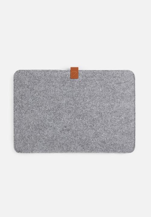 The Joinery - Grey felt - tan leather closure