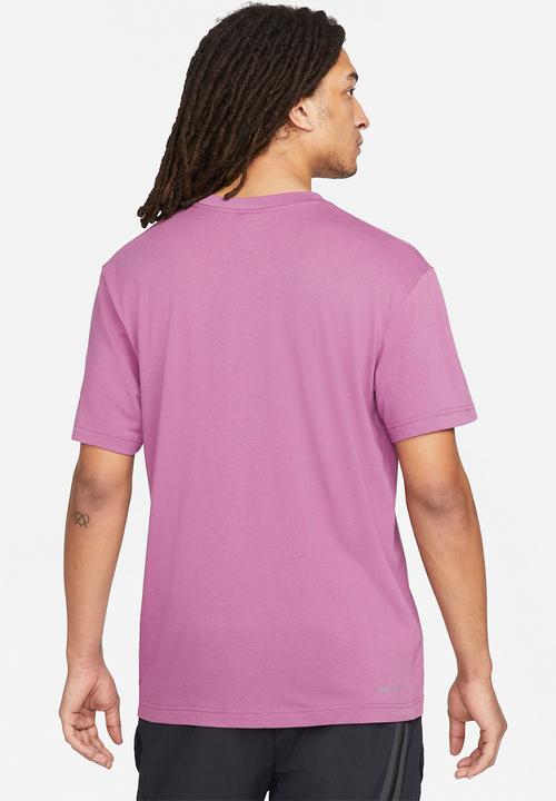 Nike - NSW Graphic T-Shirt- Purple