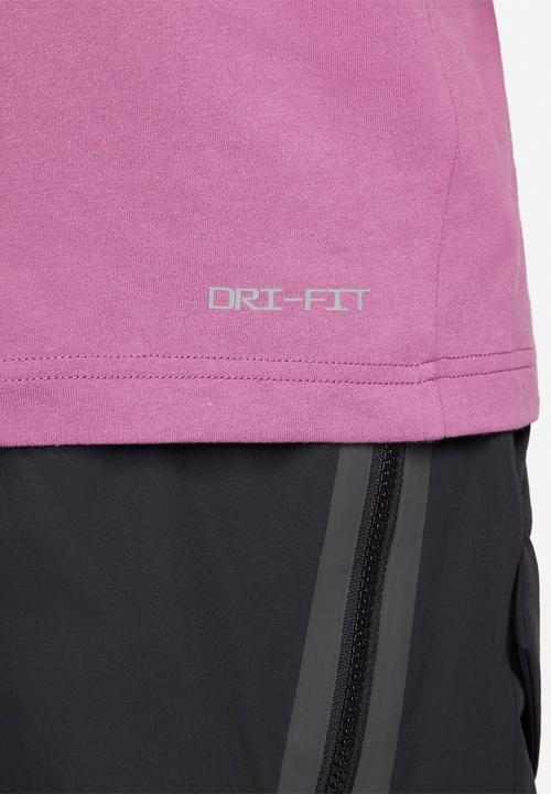 Nike - NSW Graphic T-Shirt- Purple