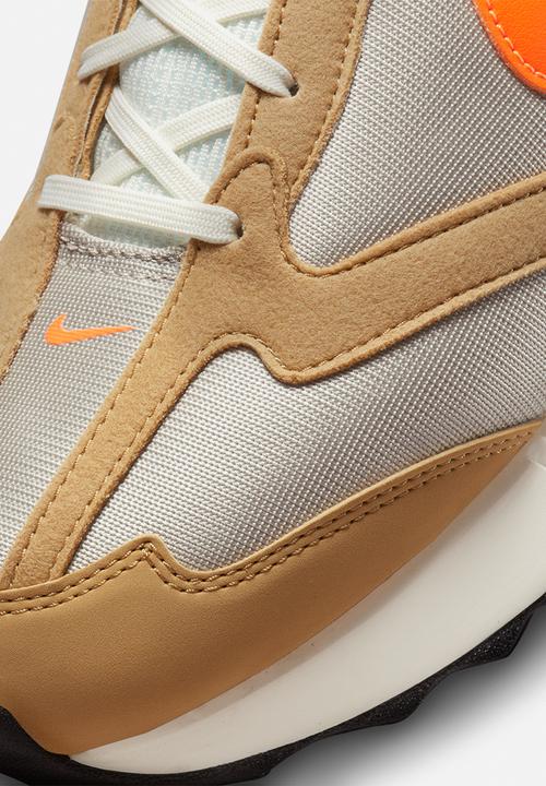 Nike - Air max dawn next nature - elemental gold/total orange-lt iron ore