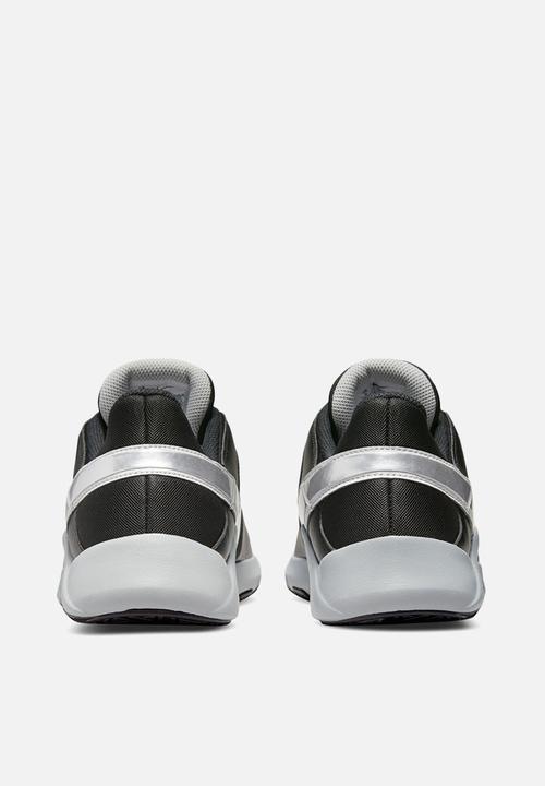 Nike - Legend essential 2 - black/mtlc cool grey-metallic silver