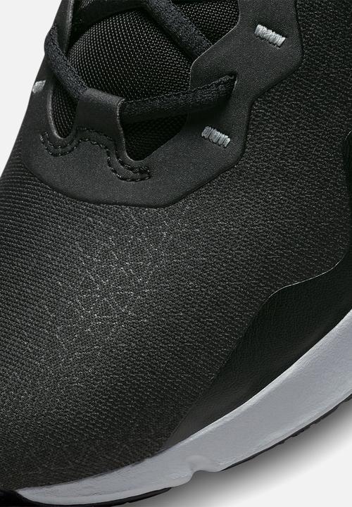 Nike - Legend essential 2 - black/mtlc cool grey-metallic silver