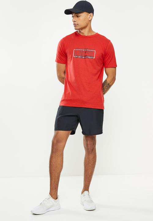 New Balance  - Nb classics graphic brand tee - team red