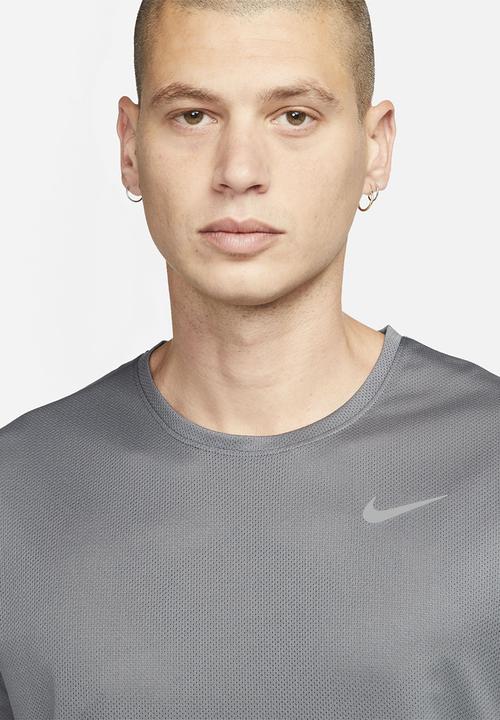 Nike - Dri-Fit Run Top SS Tee - Iron Grey