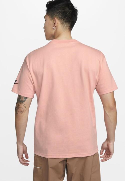 Nike - NSW Sust M2Z Tee - lt madder root