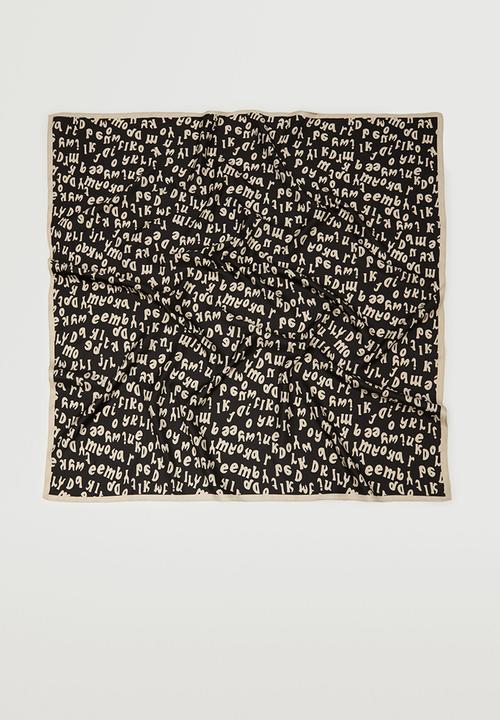 MANGO - Letters print handkerchief - black & neutral 