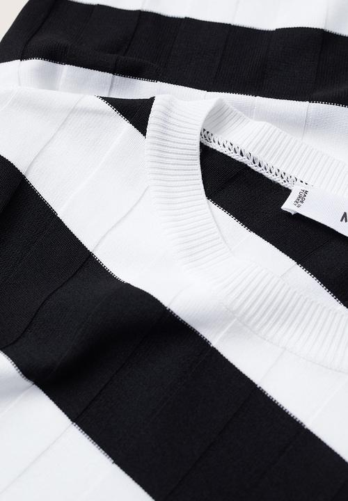 MANGO - Sweater oblicua - black & white