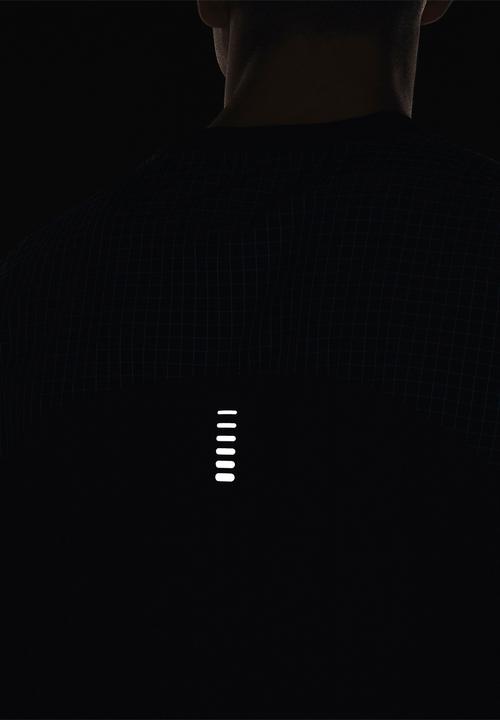 Under Armour - UA Run Anywhere Long Sleeve - Black & Electro Pink