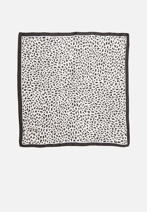 Superbalist - Animal print neckerchief - black & white