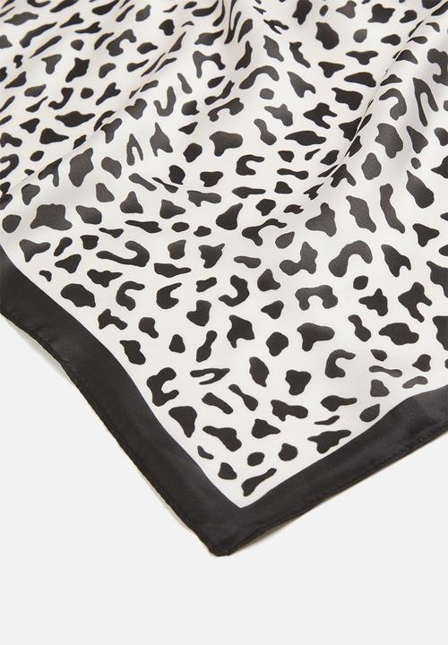 Superbalist - Animal print neckerchief - black & white