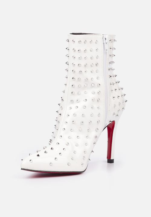 Miss Black - Bomb1 studded ankle boot - white