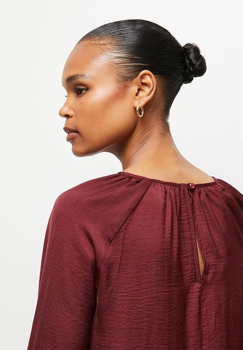 MILLA - Satin gauged neck blouse - berry