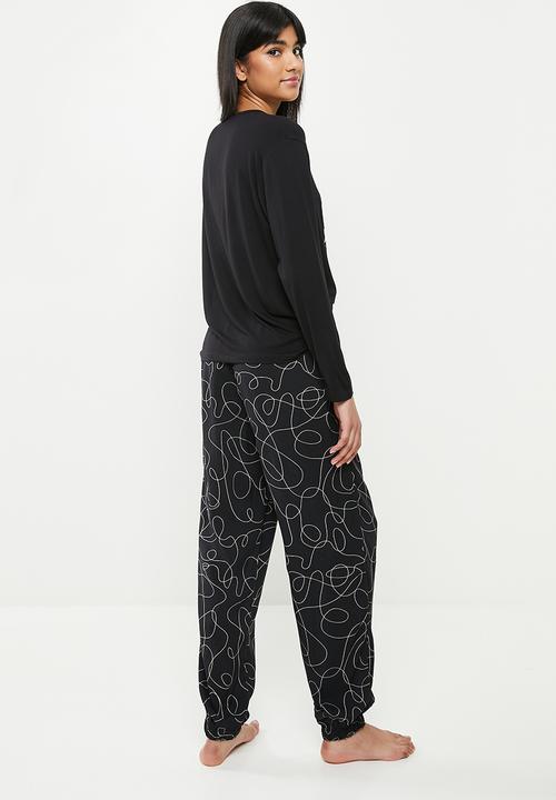 Superbalist - Sleep long sleeve fitted top and pants set - black 