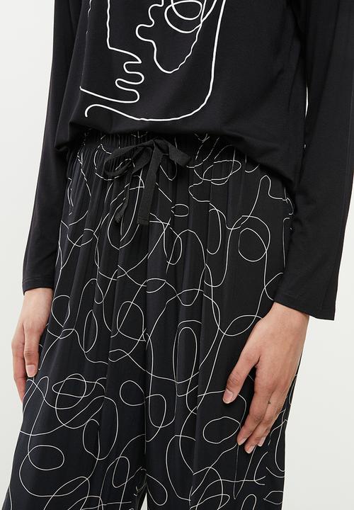 Superbalist - Sleep long sleeve fitted top and pants set - black 