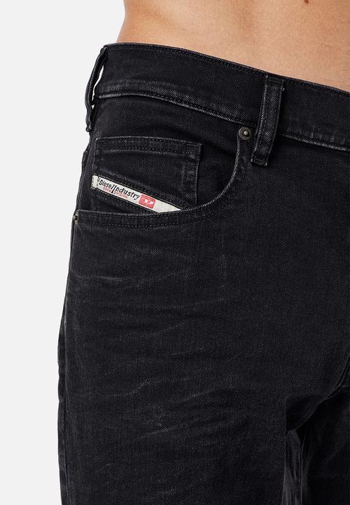 Diesel  - D-yennox tapered jeans - black