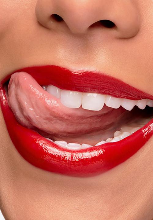 MAC - M·A·C X Stranger Things Lipglass - Rockin' Robin