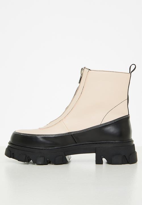 Public Desire - Direction ankle boot - bone