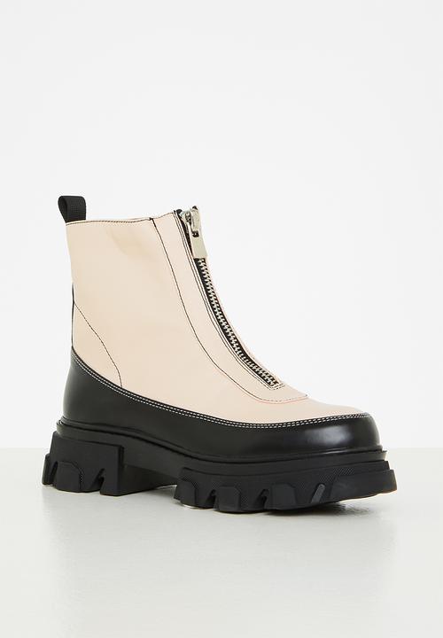 Public Desire - Direction ankle boot - bone