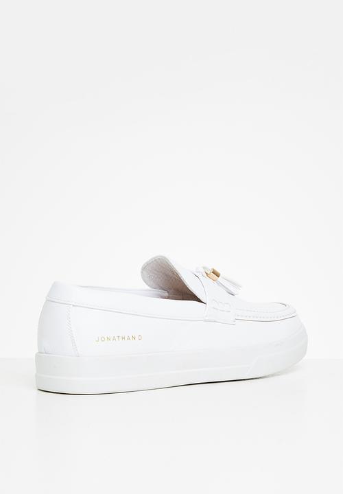 Jonathan D - J tassel - white 