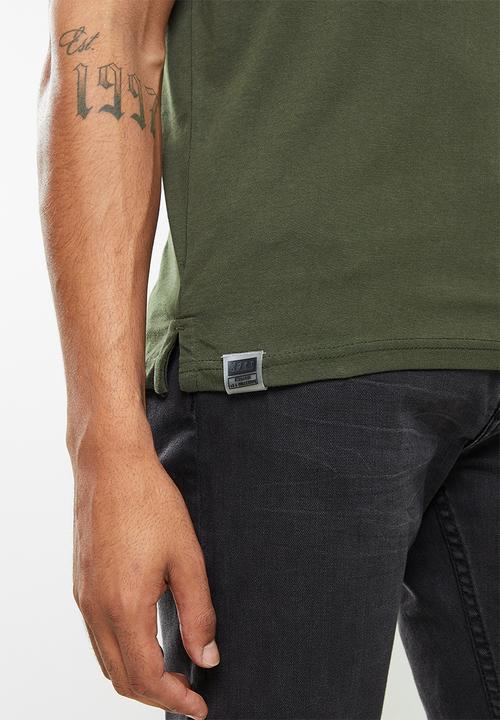 S.P.C.C - Coyle regular fit side slit straight hem tee  - dark moss