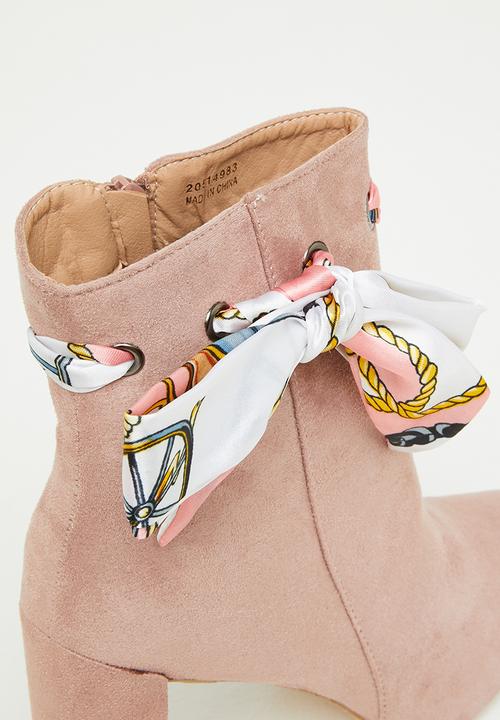 Seduction - Set back heeled ankle boot - mink