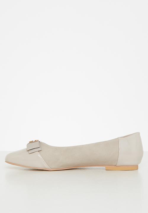 POLO - Bow faux suede pump - off white