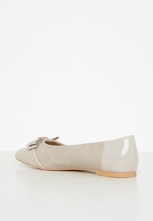 POLO - Bow faux suede pump - off white