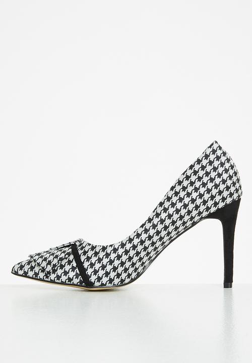 Plum - Tanna tweed court heel - black