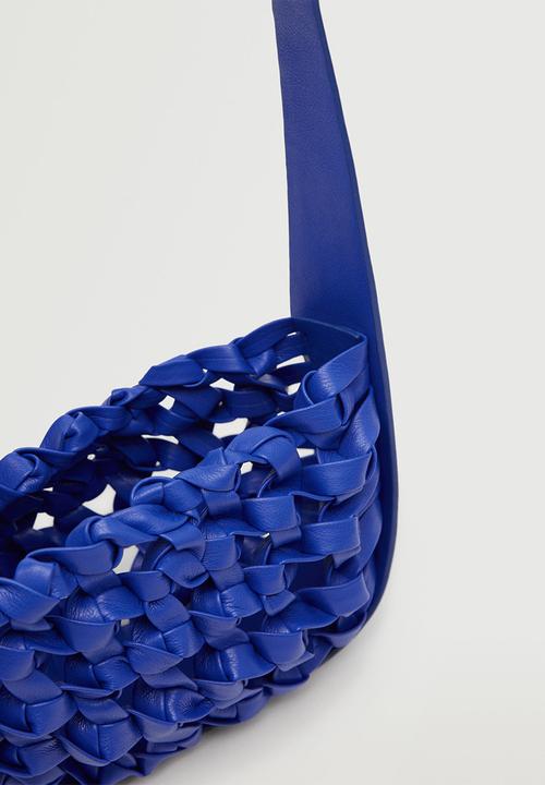 MANGO - Braided baguette bag - vibrant blue