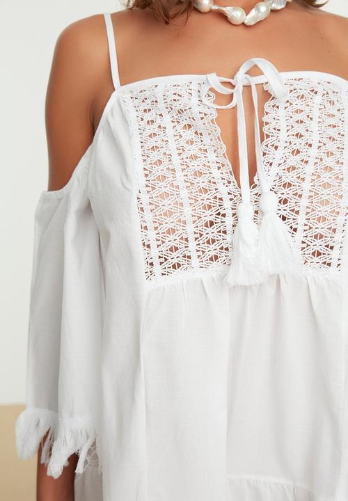 Trendyol - Carmen collar fringe embroidered beach dress - white