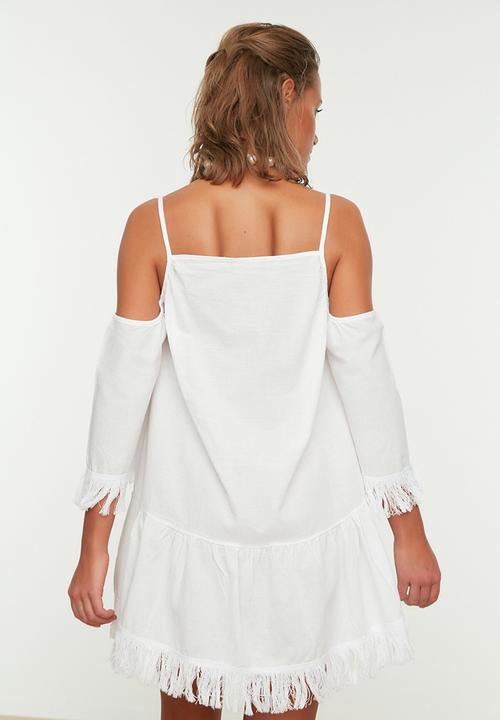 Trendyol - Carmen collar fringe embroidered beach dress - white