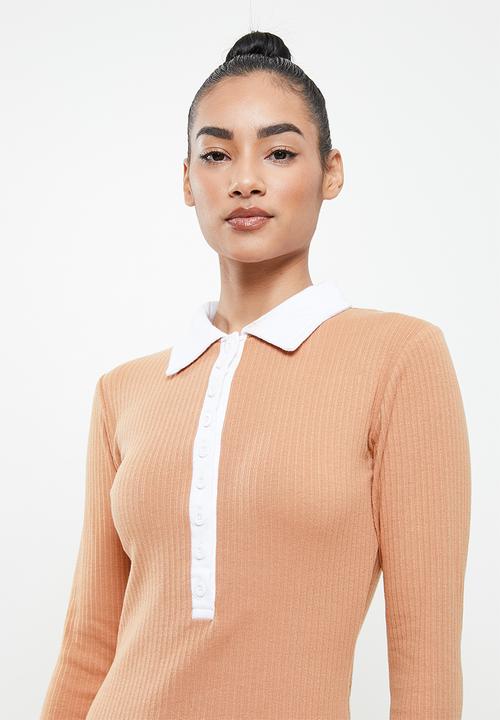 Missguided - Petite contrast collar rib mini dress - camel