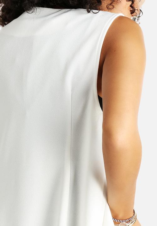 AX Paris - Sleeveless Jacket