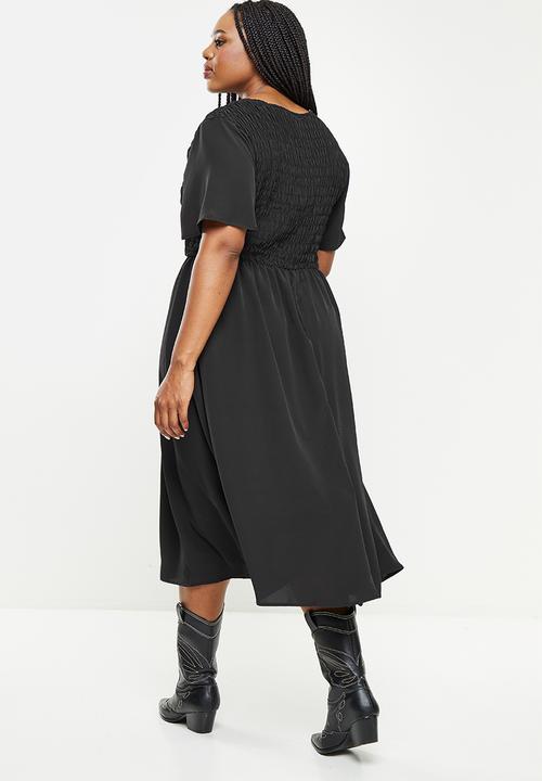 Glamorous - Plus short sleeve smocked midi dress - black